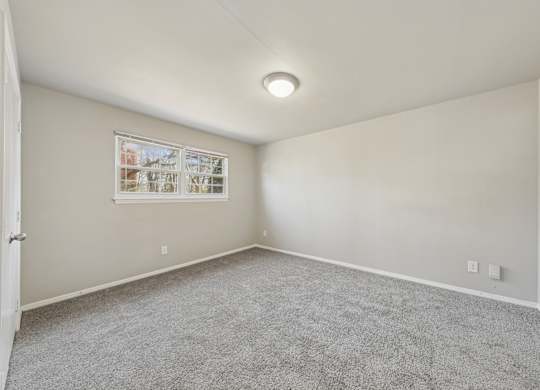 Room with carpeted floor at Lexington on the Green, Raleigh, NC, 27604