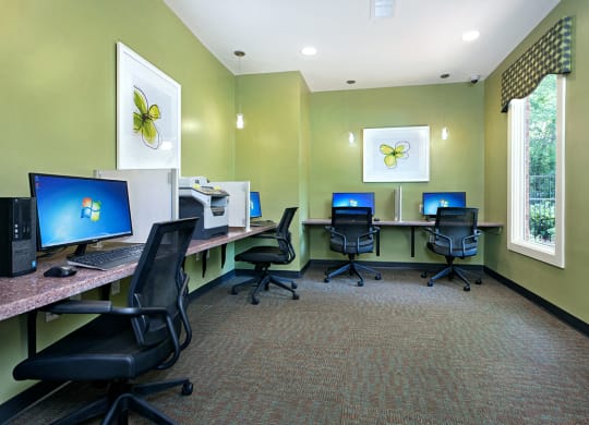 24- Hour Business Center with Computers and Wireless Printing