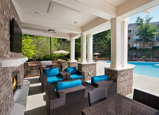 Summerhouse with Fireplace, TV, and Grills