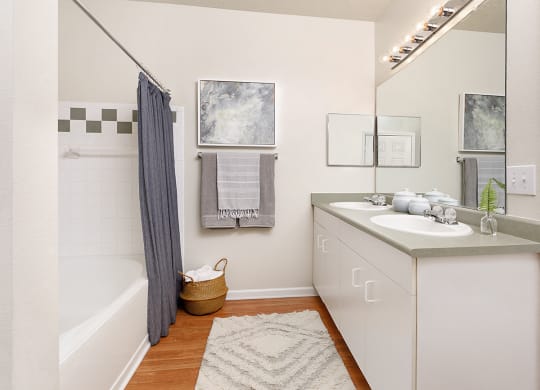 Windcrest Model Bath 1