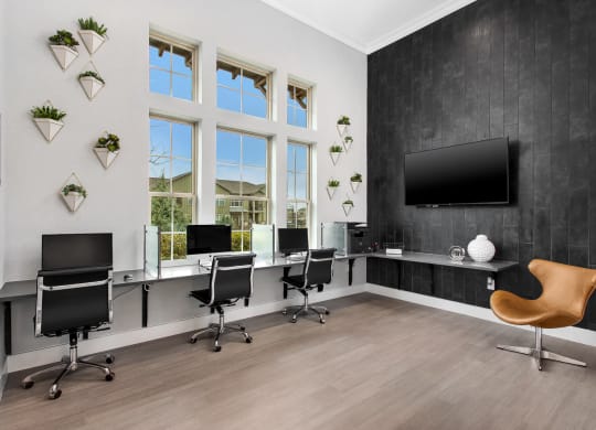 24-Hour Business Center with Computers and Wireless Printing