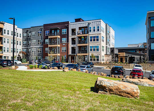 exterior view of the flats at west end apartments in beaumont, tx