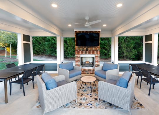 Summerhouse with Fireplace, TV, and Grills