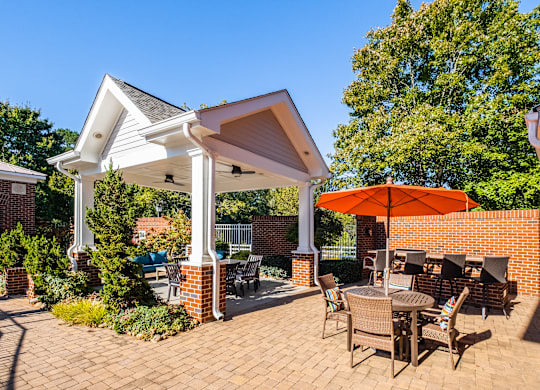 the preserve at ballantyne commons patio and dining area