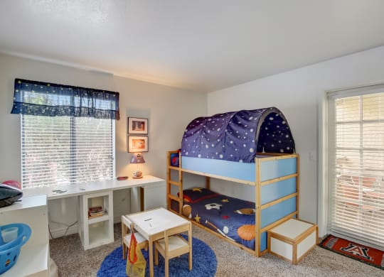 Large Bedroom at Glen at Mesa Apartments, Arizona 85201