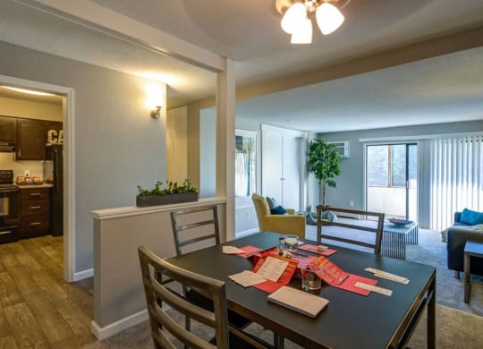 Dining Area at Glen at Burnsville, Burnsville, MN