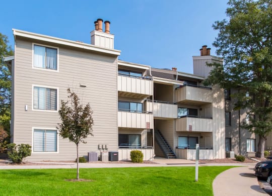 Building Exterior at Deer Crest Apartments, Broomfield, 80020