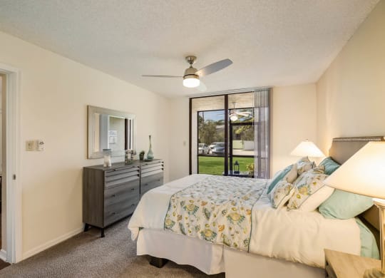 Carpeted Bedroom at Lakeside Glen Apartments, Melbourne, FL, 32904