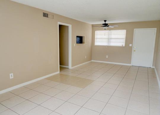 Vacant Living Area at Hibiscus Place Apartments, Orlando, FL, 32808