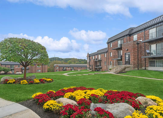 Exterior Community Building and Landscape at Heights at Marlborough Apartments located in Marlborough, MA.