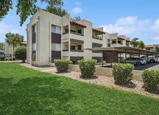 Exterior Community Building and Landscape at Butler Ridge Apartments located in Glendale, AZ.