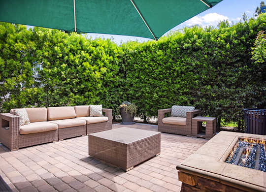 Outdoor Fire Pit Area with Lounge Furniture at Cove La Mesa Apartments located in La Mesa, CA.