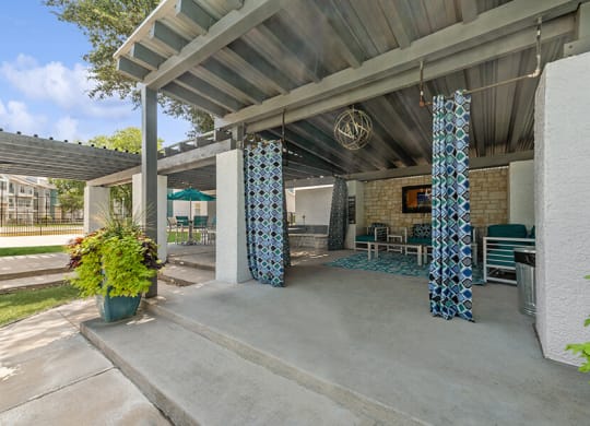 Community Patio Area at Essence Apartments in Dallas, TX.