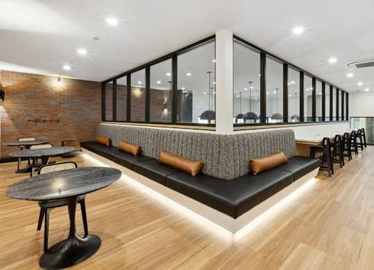 Bench lounge