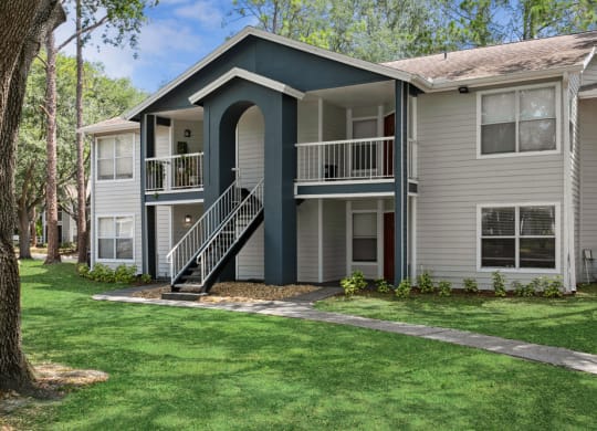Exterior view at Retreat at Crosstown Apartments