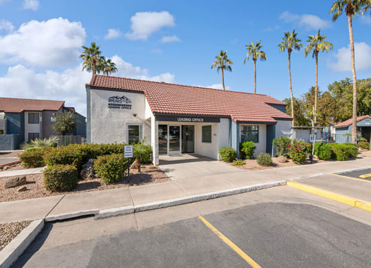 Community Clubhouse and Exterior at Peaks on 4th Apartments in Avondale, AZ.