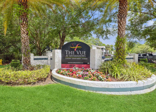 Apartment sign at entry at Vue at Baymeadows Apartments in Jacksonville, Florida