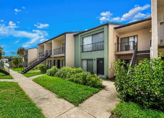 Apartment exterior at Oasis at Bayside Apartments in Largo, FL