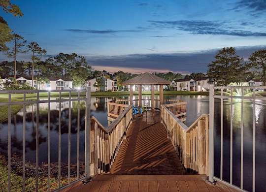 Community Lake with Deck at Vue at Baymeadows Apartments located in Jacksonville, FL.