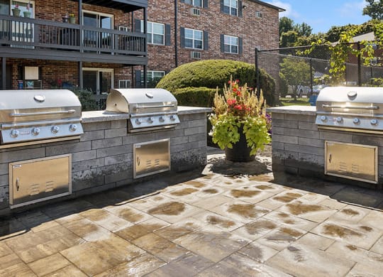 Outdoor BBQ Area and Landscape at Middlesex Crossing Apartments located in Billerica, MA.