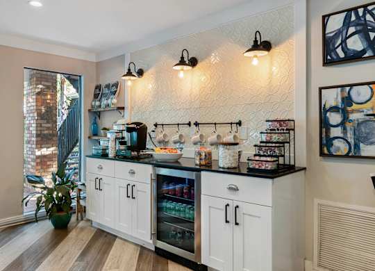 Community kitchenette at Grand Pavilion Apartments in Tampa, FL