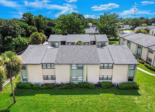 Apartment exterior at Oasis at Bayside Apartments in Largo, FL