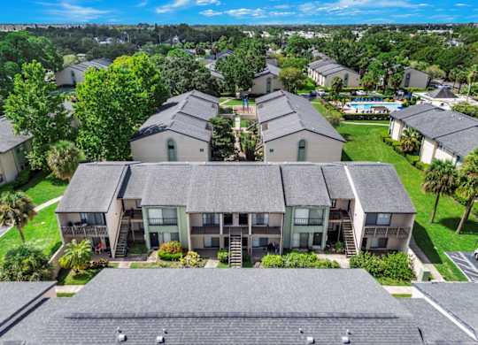 Apartment exterior at Oasis at Bayside Apartments in Largo, FL