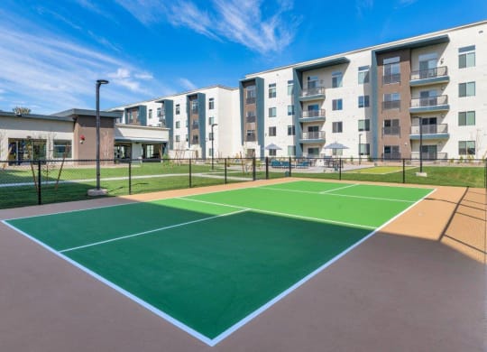 Lighted tennis courts at Glen 91 Apartments in Glendale, AZ