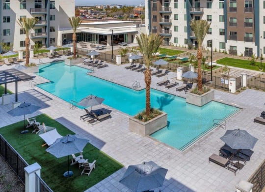 Aerial view of the pool at Glen 91 Apartments in Glendale, AZ