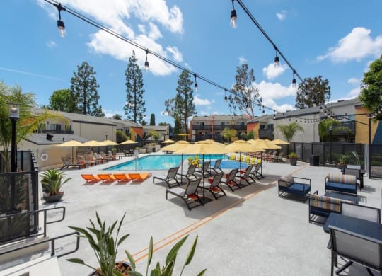 Sundeck at Horizon Apartments in Santa Ana, California
