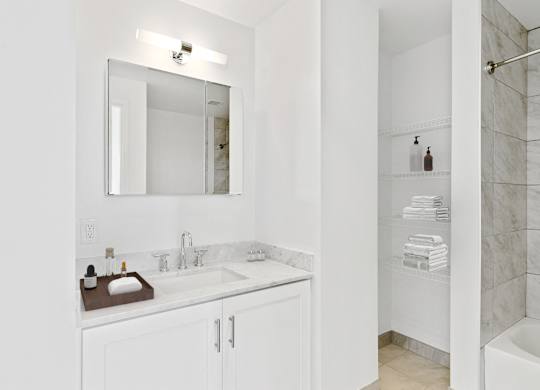 White interior bath at 65 Bay Street, Jersey City, New Jersey