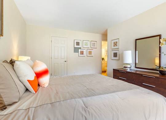 Large Master Bedroom at Annapolis Roads, Maryland , 21403