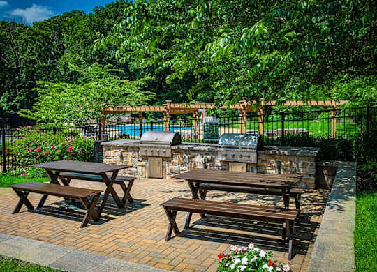 Pool and picnic tables at Atlantic Pointe Apartments, New Jersey, 07716