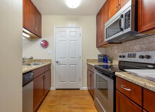 Kitchen Appliances at The Courts at Fair Oaks, Virginia