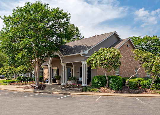 Exterior area at Crosswinds Apartments, Pearl, MS, 39208