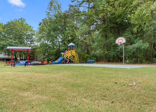 Open Play Area at Riverchase Landing Apartments, Alabama, 35244