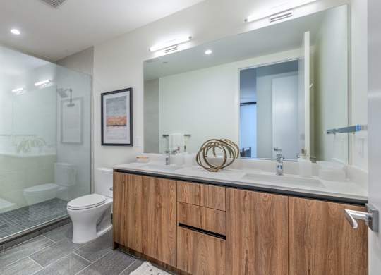 Full Bathroom at Eastline Residences Apartments, Dallas, TX, 75206