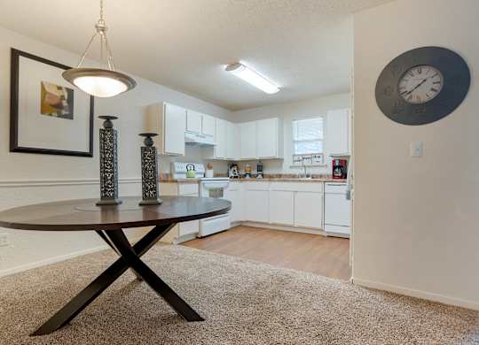 Dining Room at Lakeshore Landing Apartments, Ridgeland, 39157