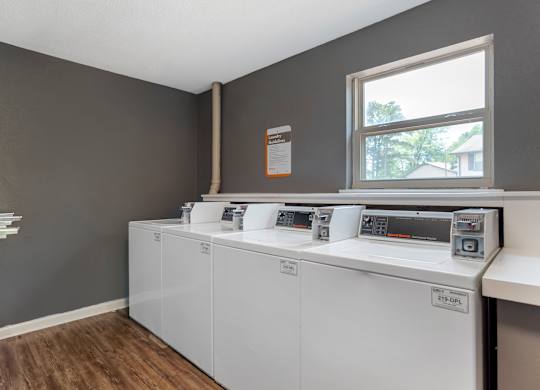 Laundry Room at Lakeshore Landing Apartments, Ridgeland, Mississippi