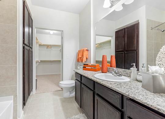 Designer Bathroom Suites at Mansfield on the Green, Milwaukie, TX, Texas