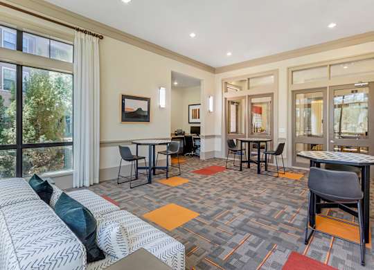 Courtyard With Ample Sitting at Mansfield on the Green, Milwaukie, Texas