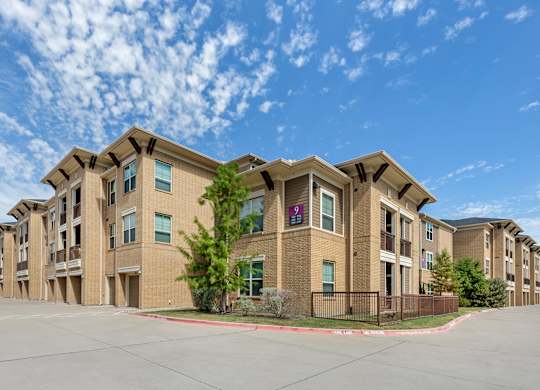 Exterior View Of Property at Mansfield on the Green, Milwaukie, 76063