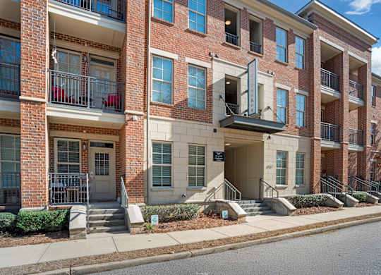 Exterior View of Building at Midtown Row Apartments, Montgomery, AL