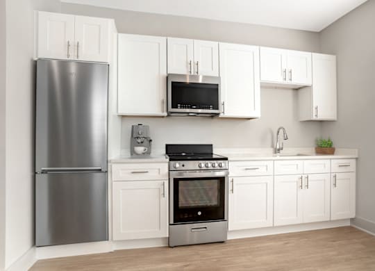 Modern Kitchen at Midtown Row Apartments, Montgomery, AL, 36106
