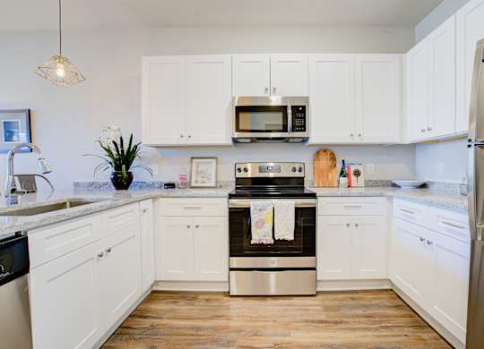 Kitchen at Midtown Row Apartments, Montgomery, AL