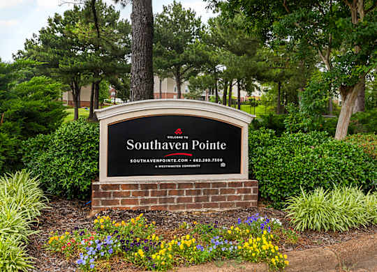 Front View at Southaven Pointe Apartments, Southaven, MS