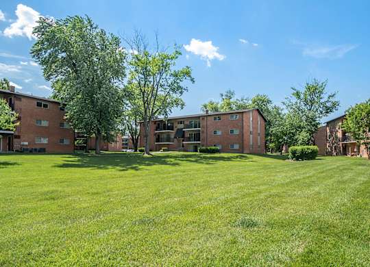 Magnificent Courtyard at The Manor/The Manor East Apartments, Leesburg, Virginia