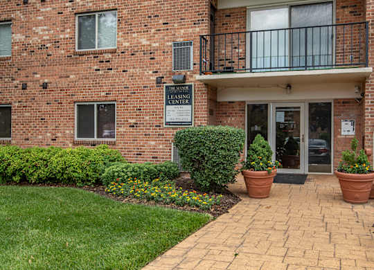 Property Exterior at The Manor/The Manor East Apartments, Leesburg