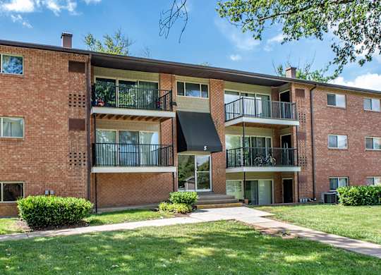 Elegant Exterior View at The Manor/The Manor East Apartments, Virginia, 20176