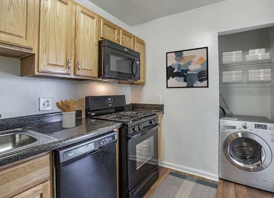 Fully Equipped Kitchen at The Manor/The Manor East Apartments, Leesburg, Virginia